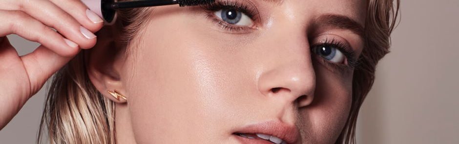 The Best Way to Apply Curling Mascara for Volumized Lashes