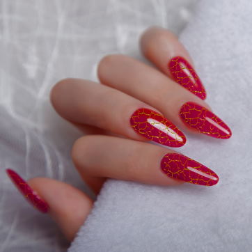 create a crackled effect on nails